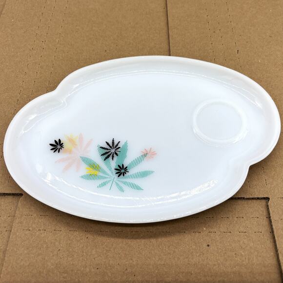 Vtg Federal Milk Glass Atomic Flower Patio Snack Set Plates Tea Cups 8pc MCM 50s - Picture 3 of 13